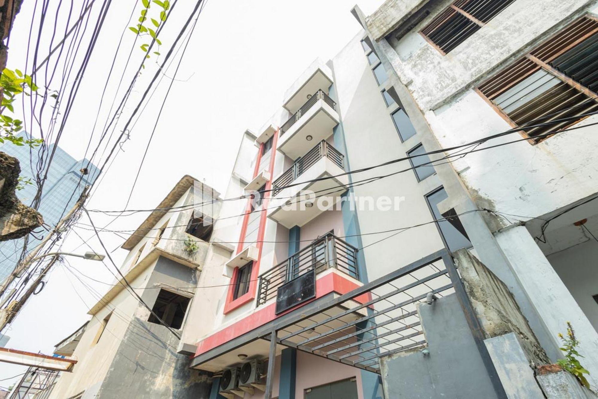 Star Hotel Jaksa Mitra Reddoorz Jakarta Exterior photo